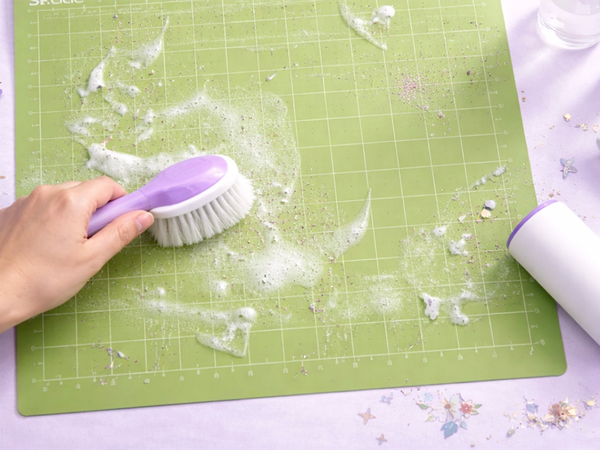 Cleaning a Cricut mat