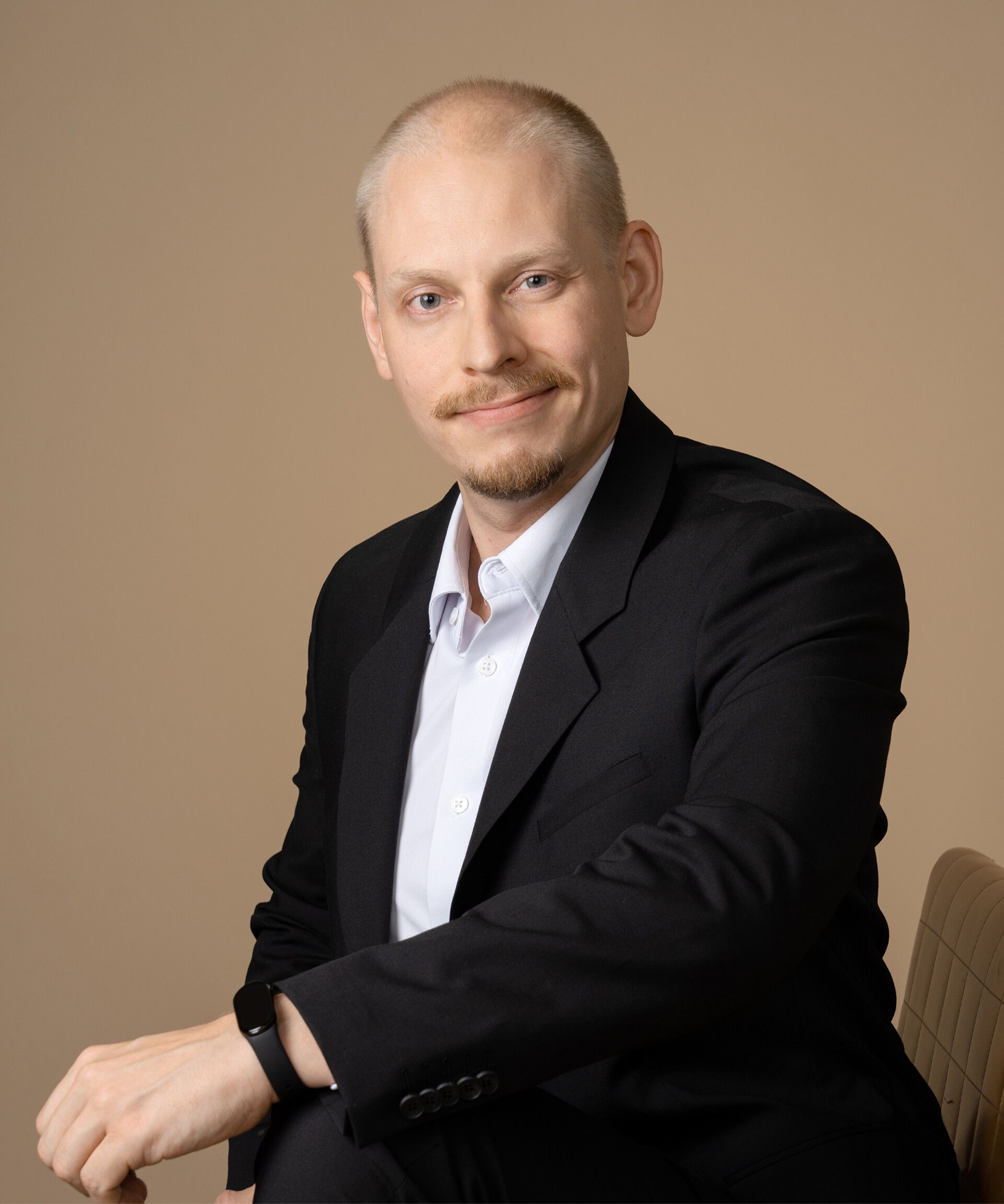 A blonde man in a blue suit