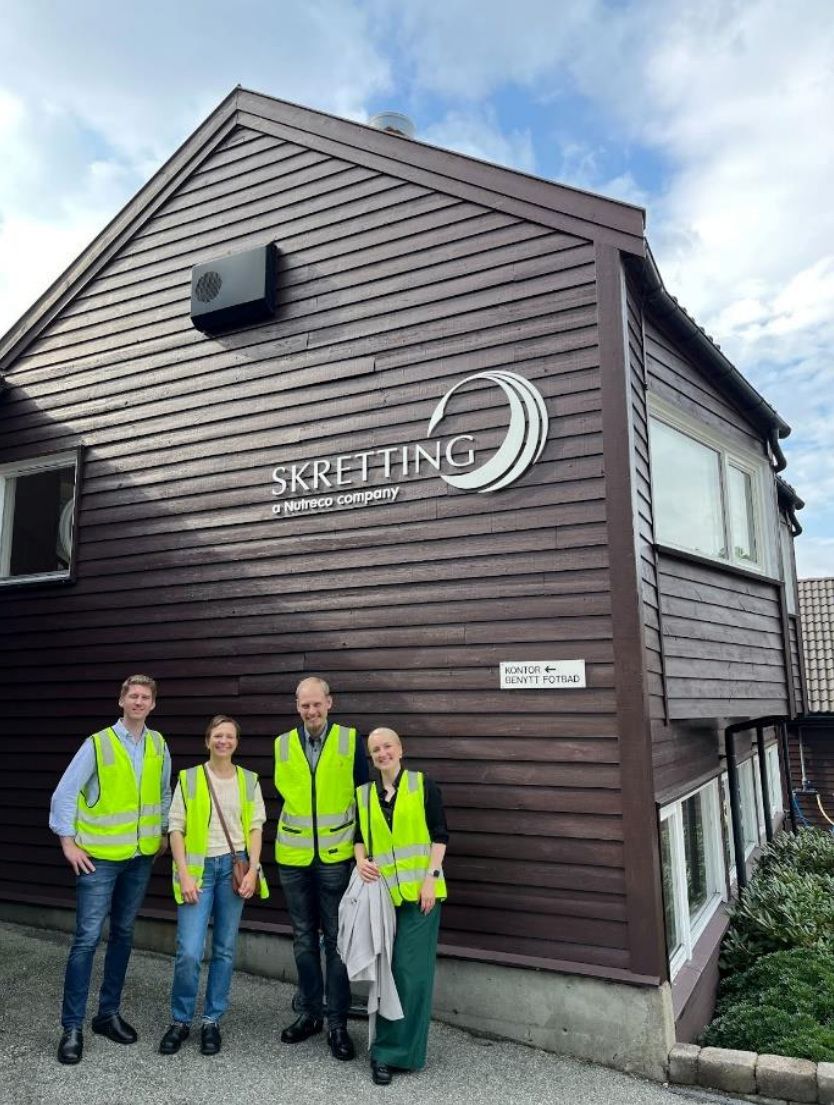 Erling Johansen and Mette Lütcherath from Skretting and Tuure Parviainen and Jarna Hyvönen from Volare visiting Skretting’s trial station together in Norway in September 2023.