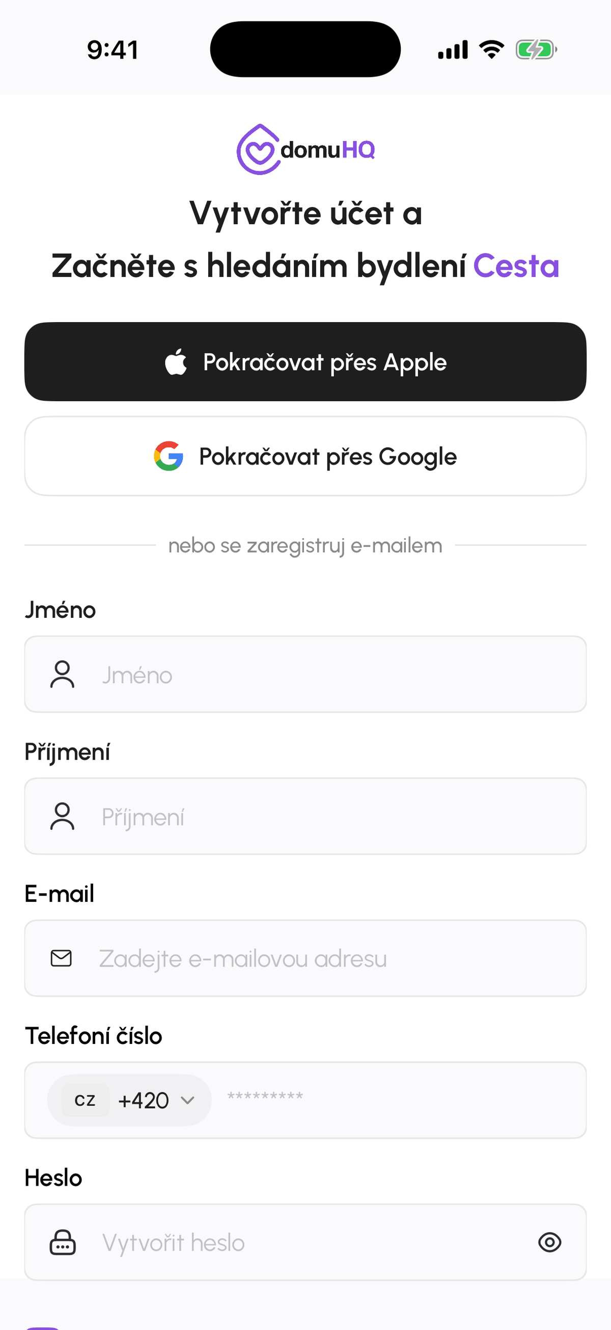 Registrační formulář DomuHQ na iPhonu s poli pro jméno, e-mail, telefon a heslo