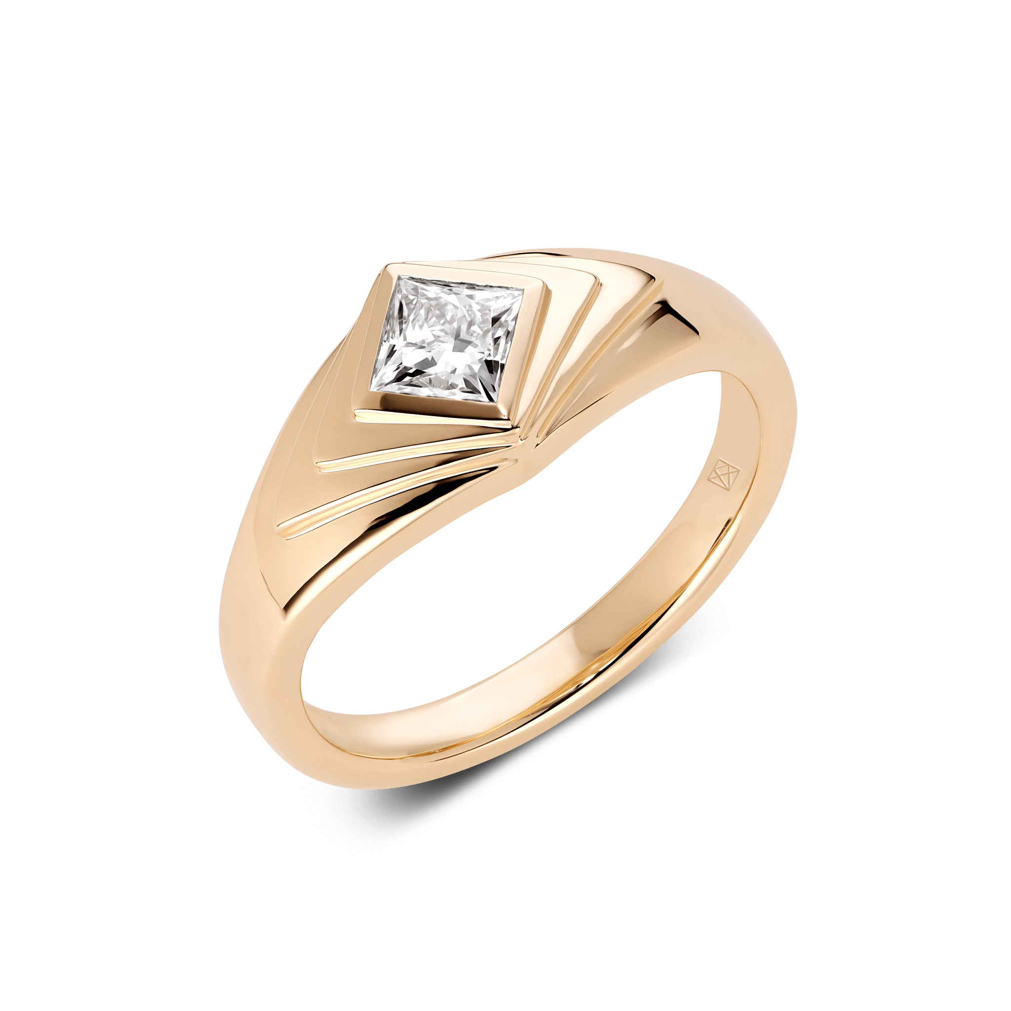 Angled view of the yellow gold recollection ring