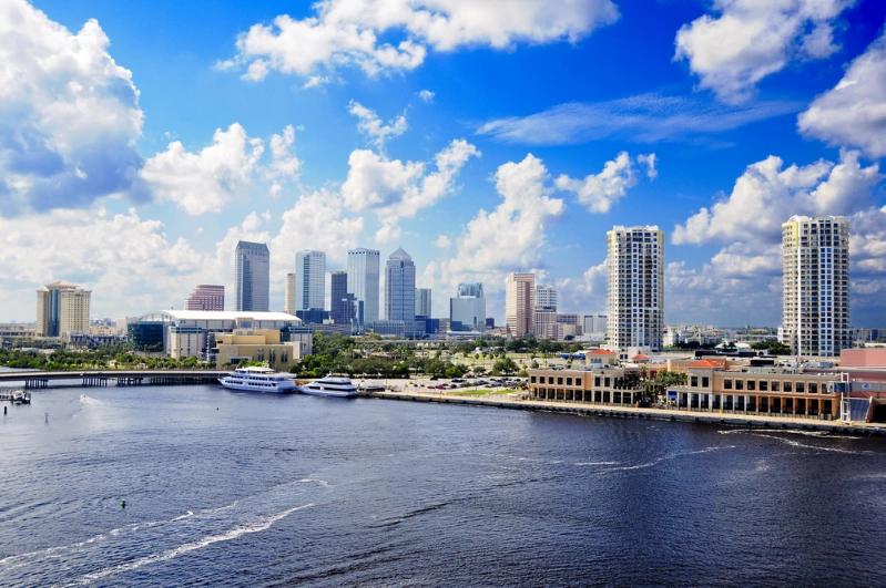 Taux d’accession à la propriété dans les villes américaines — Image du paysage riverain spectaculaire de Tampa.