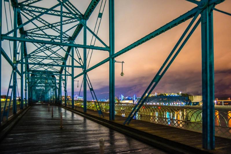 States With Fastest Growing Economies - Image of the beautiful long bridge in Tennessee.