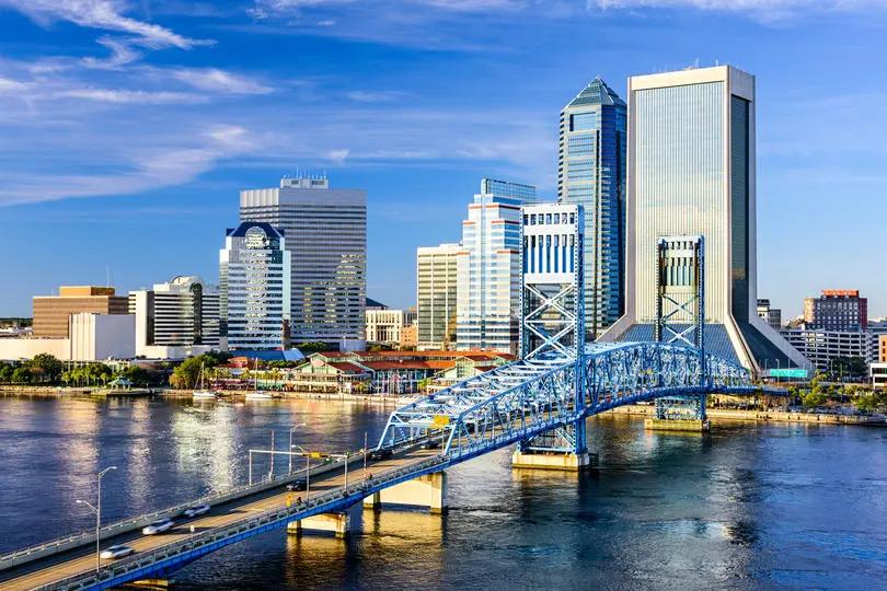 Les villes les plus et les moins densément peuplées en Amérique — Skyline de Jacksonville.
