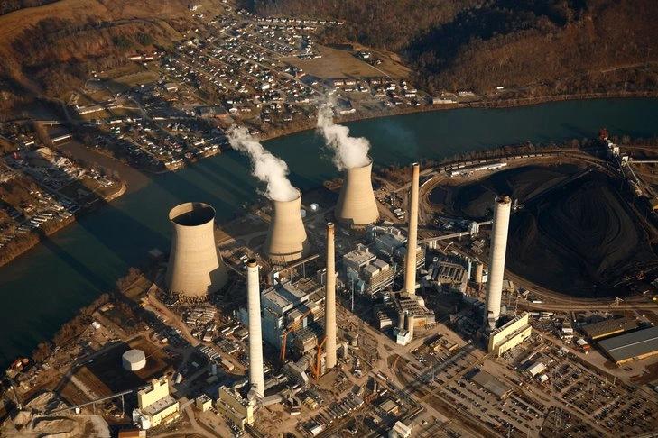 States and Counties With the Highest Rates of Lung Cancer - Infographics of An expansive oil refinery surrounded by urban and forested areas, showing industrial emissions in states with high energy consumption.