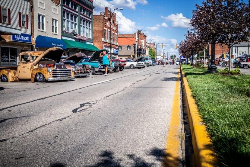 The Hottest City in Every State - Infographics of a classic downtown street in Evansville, Indiana, illustrates the region’s intense summer heat, with temperatures exceeding 90°F on 66 days each year