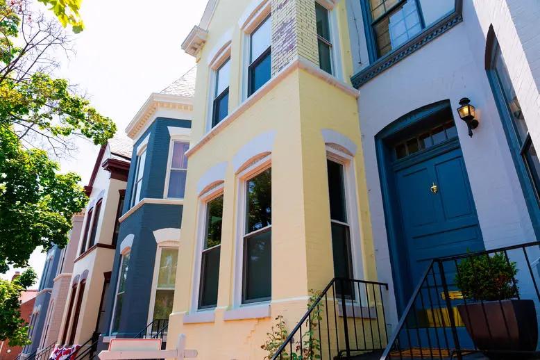 view of townhouses in Washington, DC built before 1940.