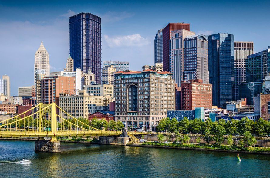 Les villes les moins connectées à Internet — Infographie de Pittsburgh (Pennsylvanie) : une ville techno‑sensible avec des écarts persistants d’accès au haut débit pour les quartiers à faible revenu.