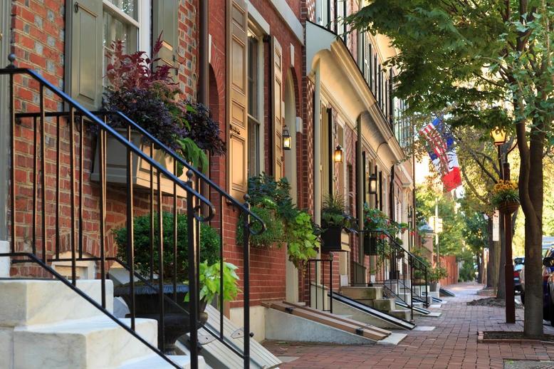 Maisons en rangée à Philadelphie, où les résident·e·s paient souvent des factures de chauffage et de climatisation élevées tout au long de l’année.