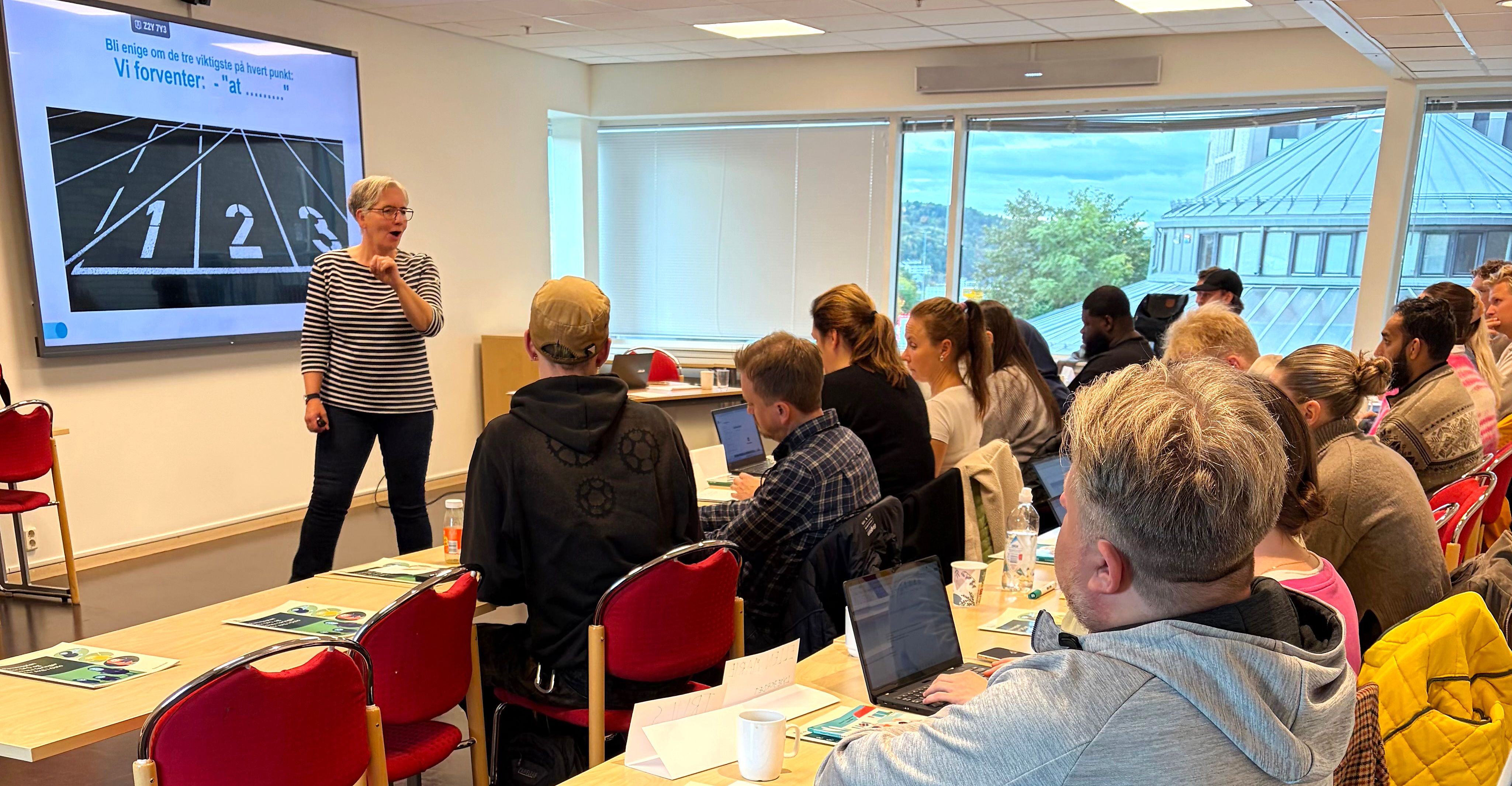 50 baseledere i Aktivitetsskolen (AKS) var nylig samlet i et nytt kompetanseutviklingsløp der Fagskolen Oslo er inne som kompetansepartner. Foto: Gina Hande Nordby