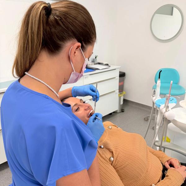 Consultație și tratament dentar