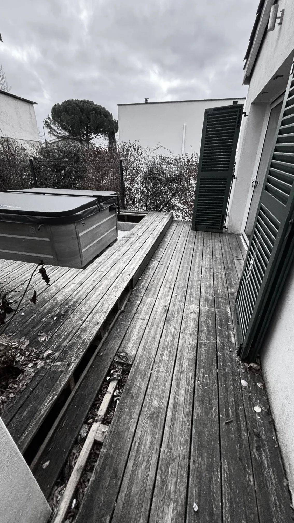 Avant — terrasse jacuzzi St Cyr (2)