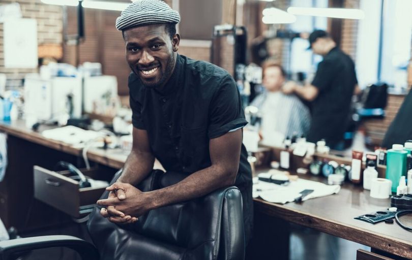 Cómo construir una clientela como barbero