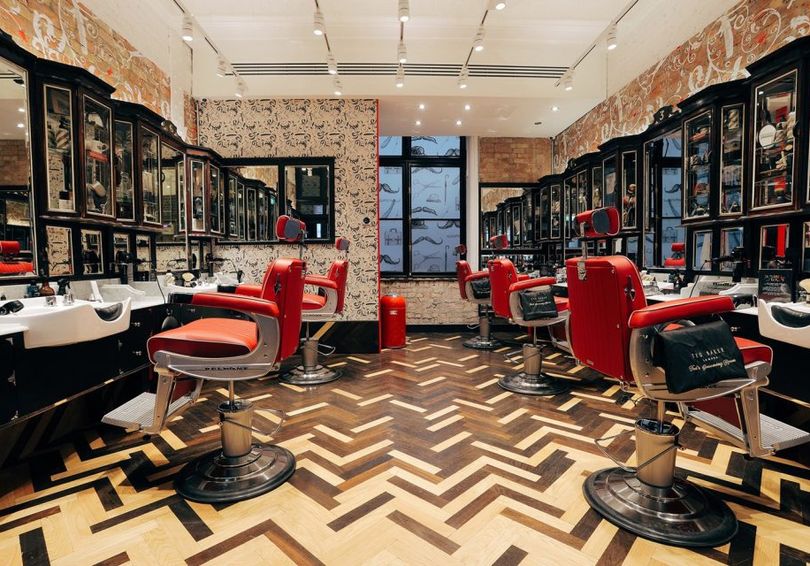 Barbers, take in guests of honor