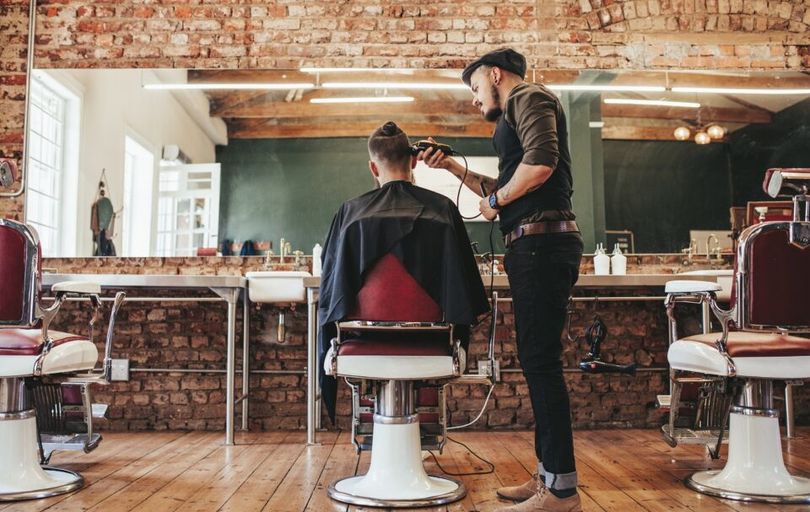 Cómo obtener una licencia de barbero
