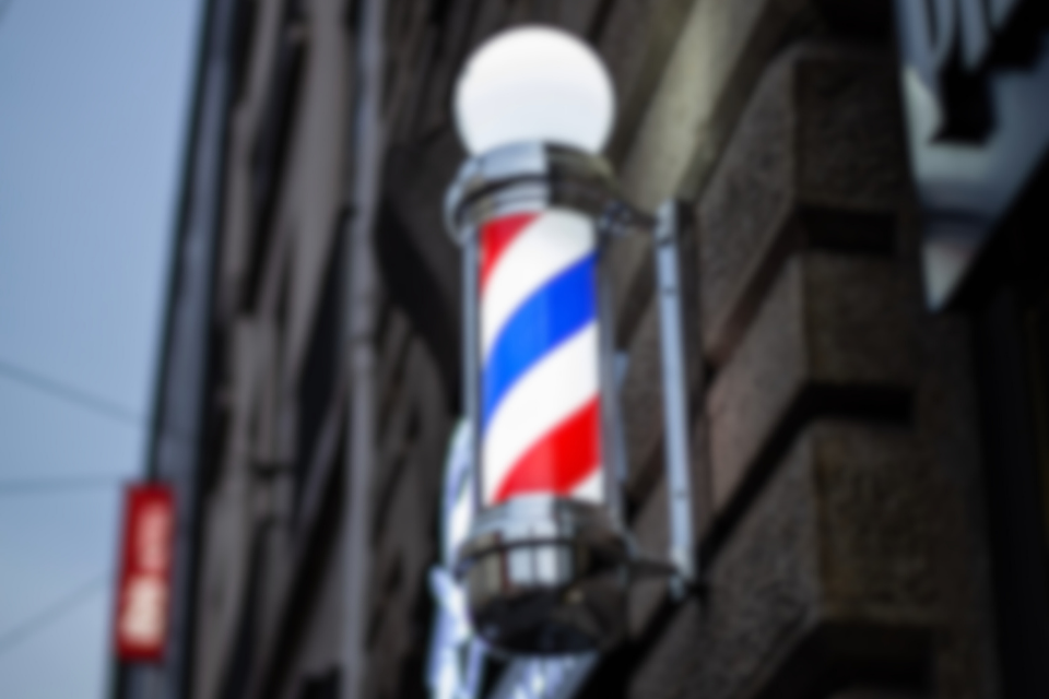 Lo que los nuevos barberos necesitan saber al entrar en una tienda de alquiler frente a una de comisión