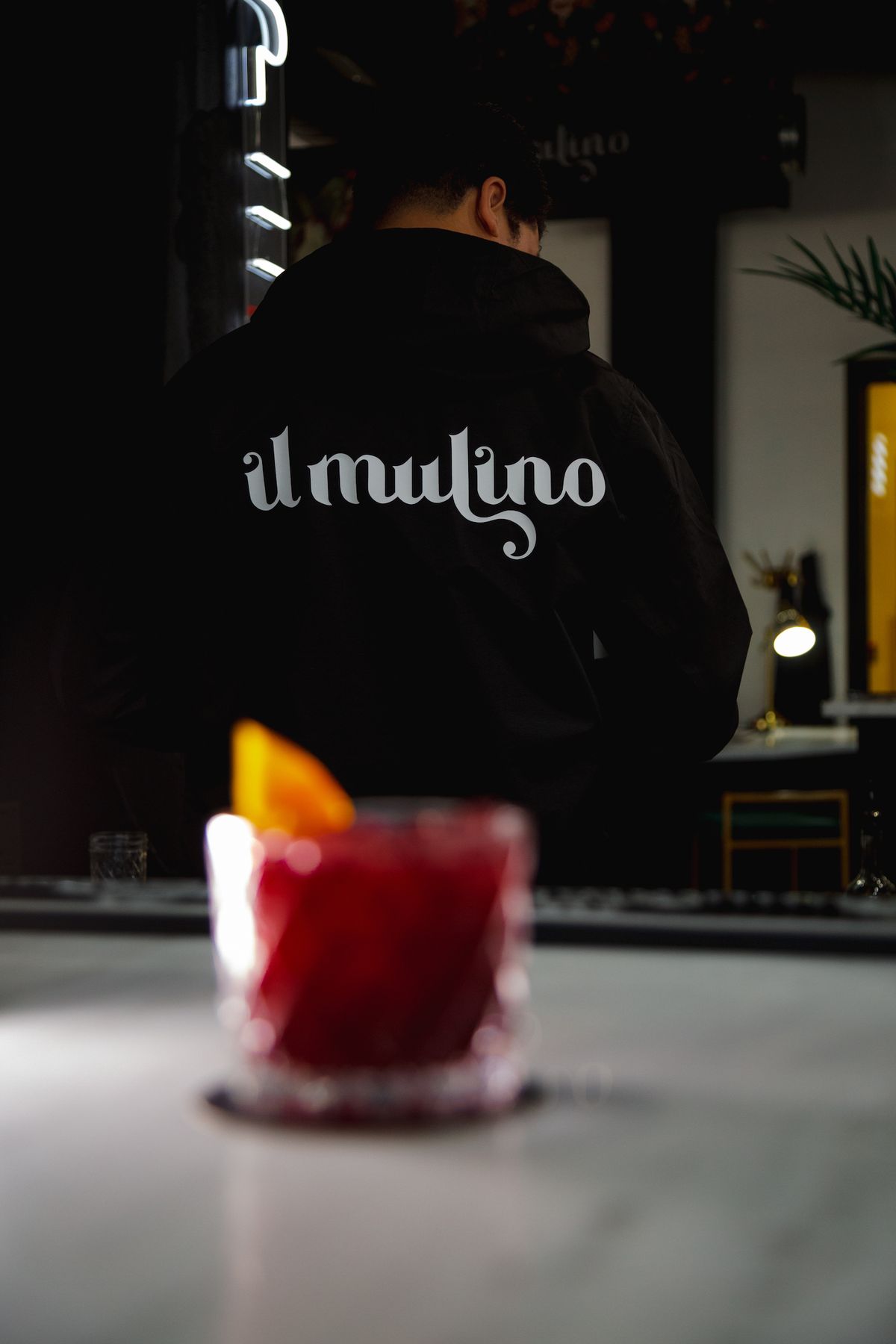 Haircuts, aesthetic treatments, and cocktails together make Il Mulino a unique experience in the world of men's grooming.