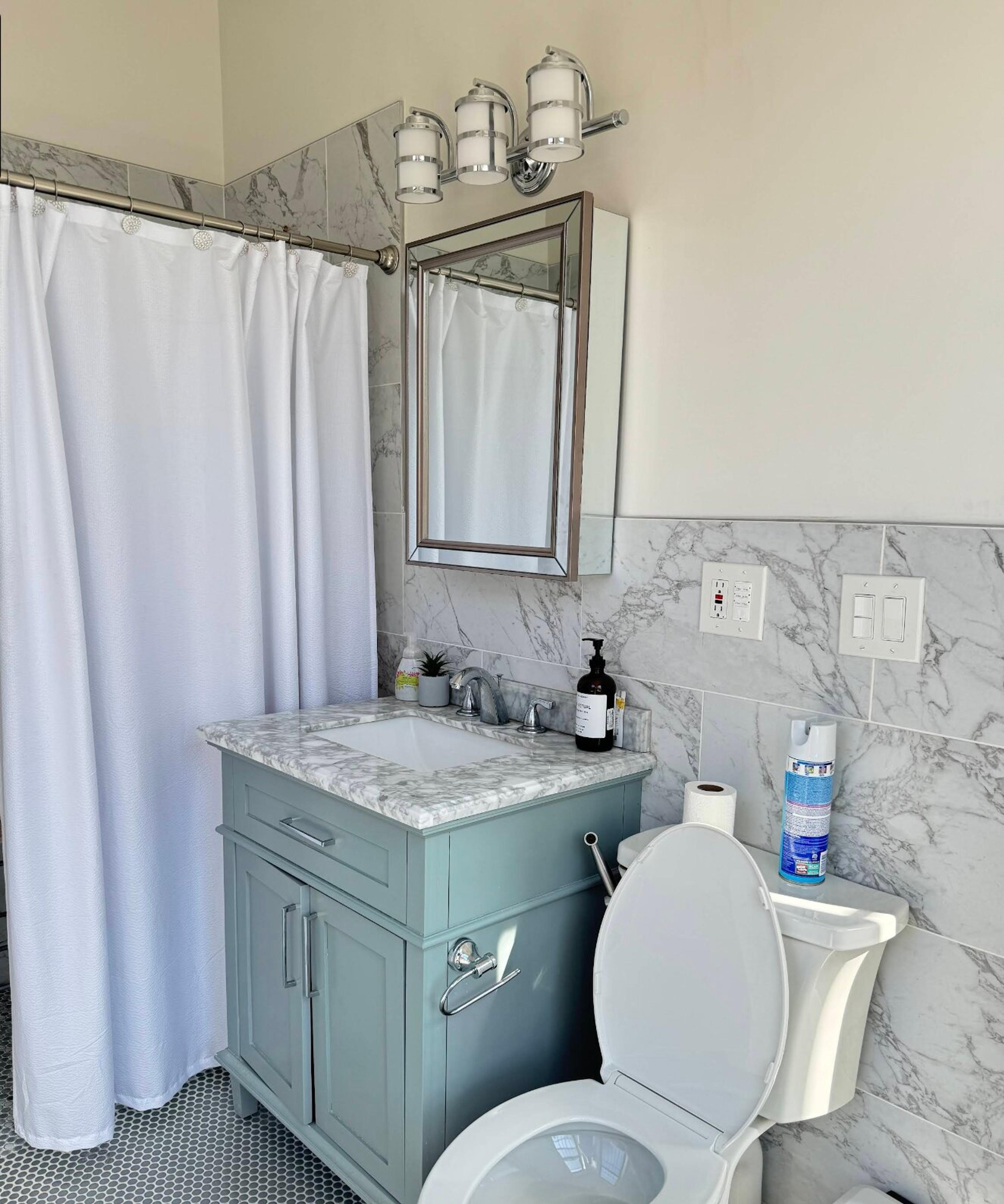 Spa bathroom with marble tile