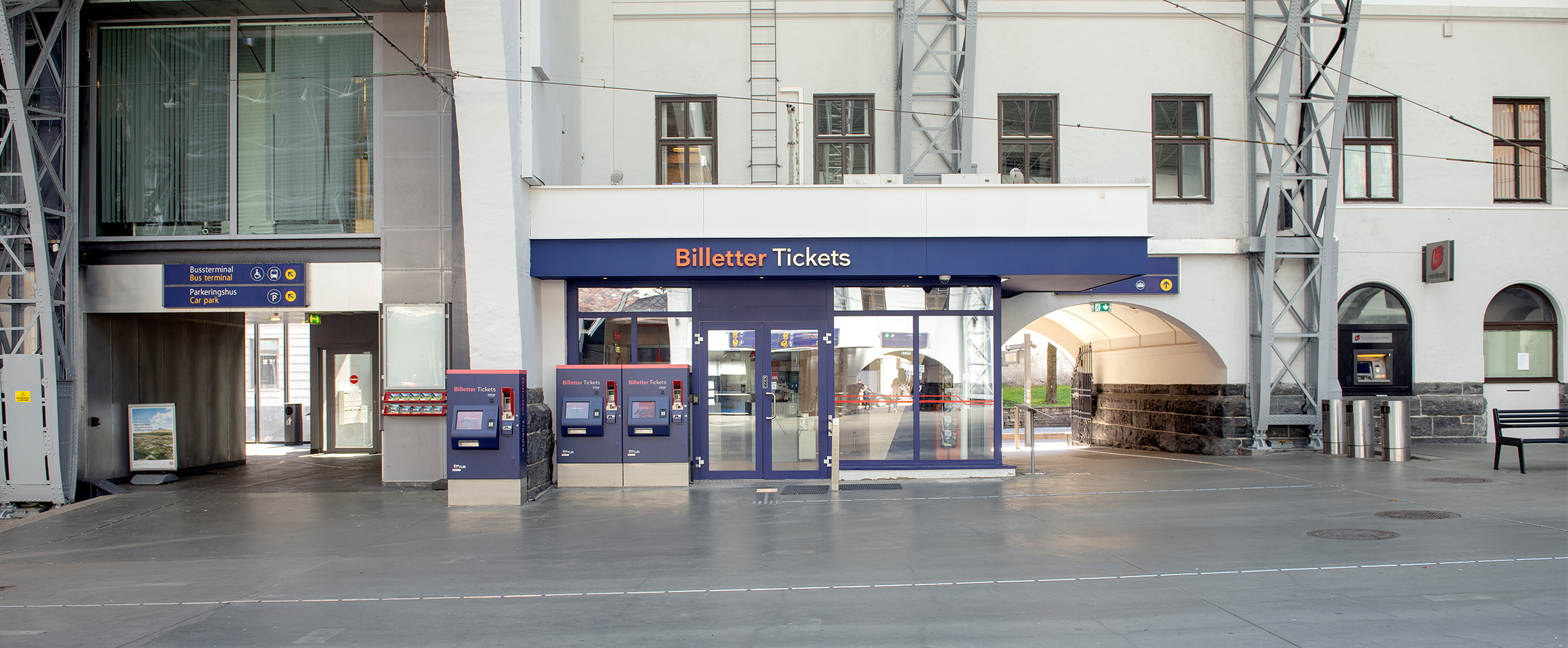 Foto av stasjonsutsalget til Entur inne på Bergen Stasjon.