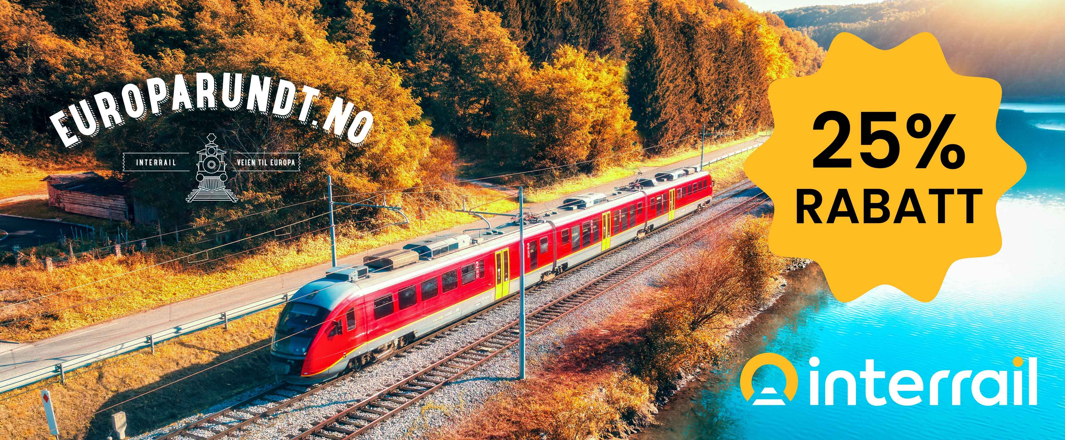 Bilde av et tog som kjører ved et vann. Det er en prisbombeplakat der det står "25% rabatt", en interraillogo og teksten "europarundt.no"