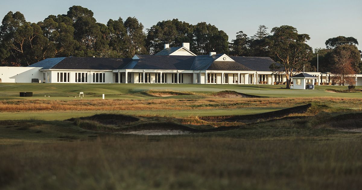 The clubhouse and 18th green at Kingston Heath Golf Club, Melbourne, with sand-belt bunkering in the foreground