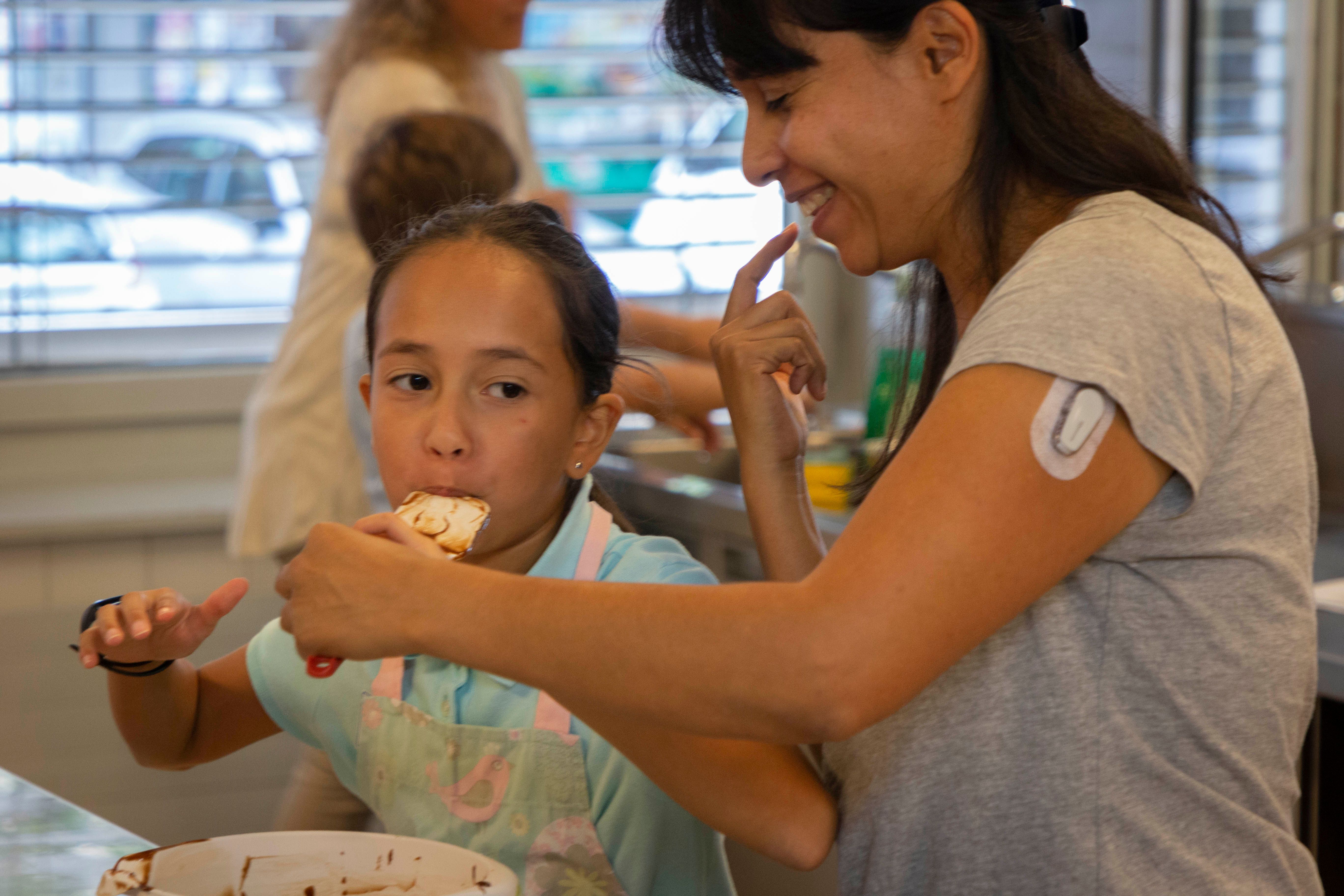 famille qui cuisine