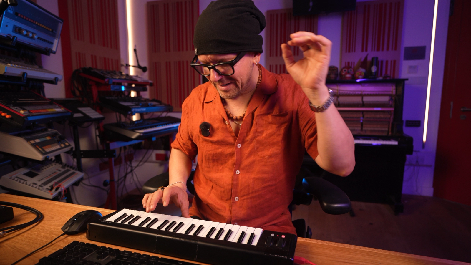Claudio playing with Carbon Electra 2