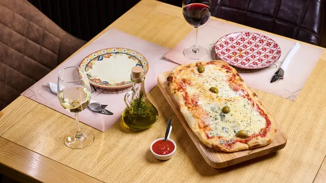Rimska pica i brza hrana u La Rotta Pizzeriji, Železnik