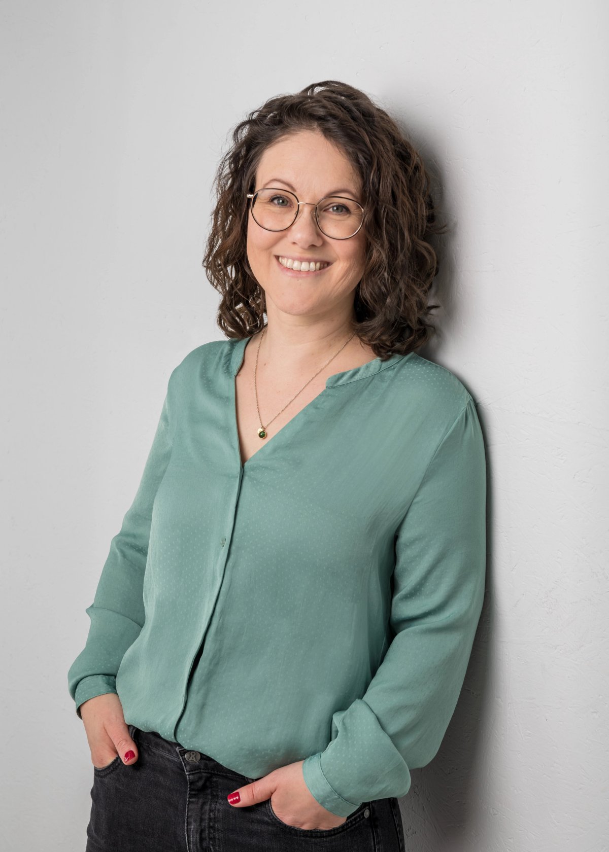 Business Bild von junger Frau im Fotostudio in Backnang