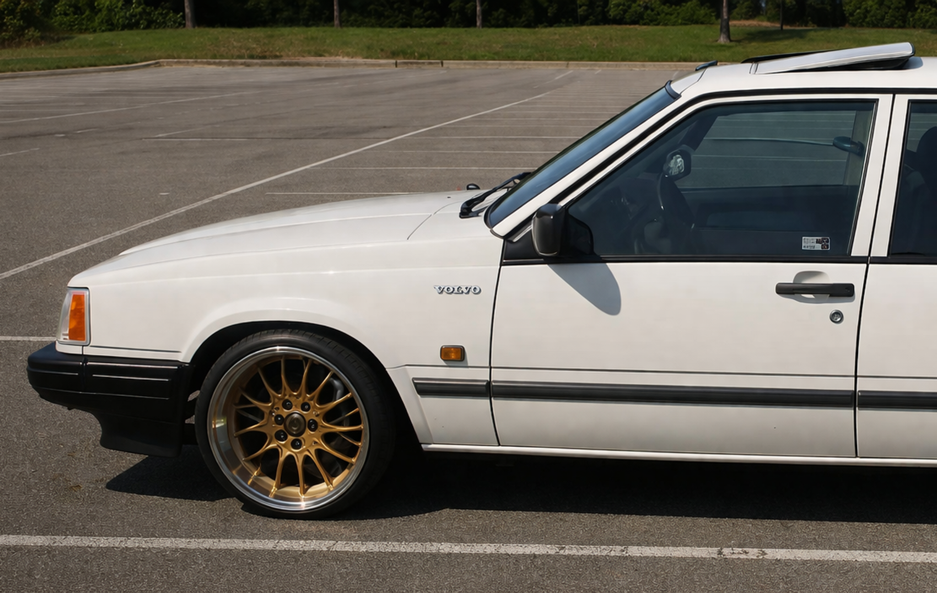 Volvo 940 med Ocean DTM guldfälgar – klassisk Volvo med sportig look