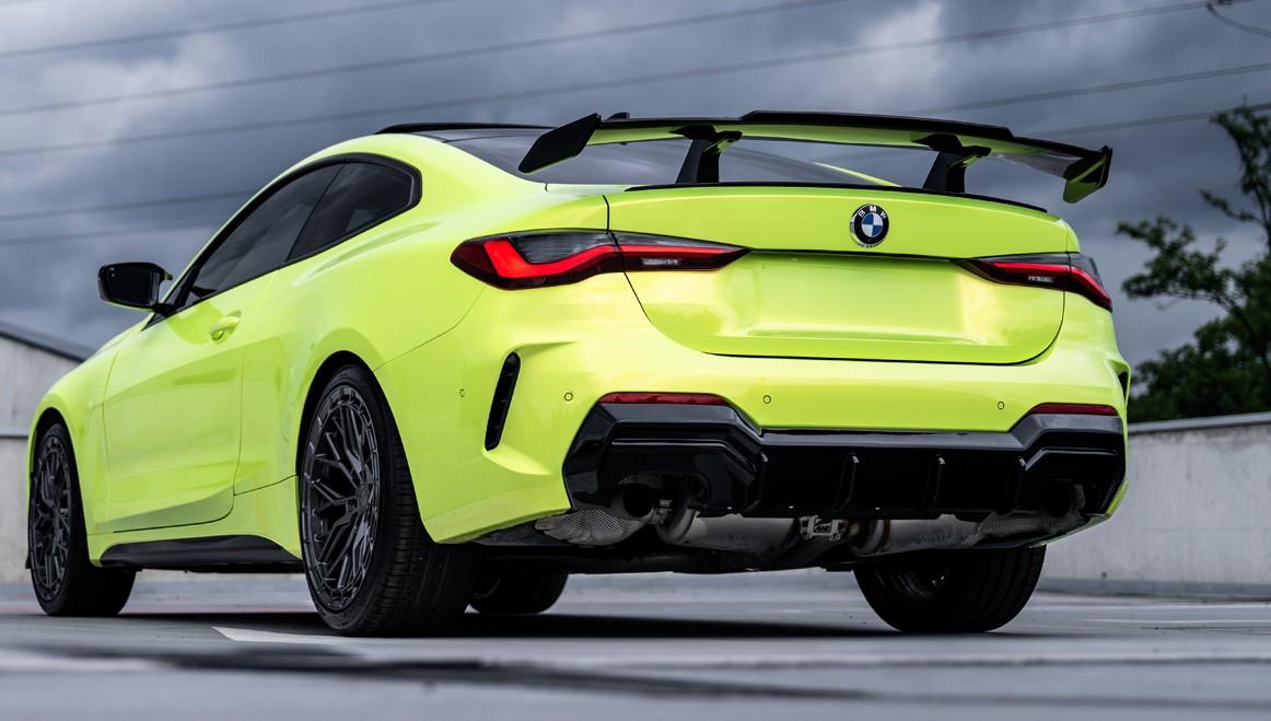 Bakvinge på BMW som ger ett sportigare utseende och lyfter bilens styling.
