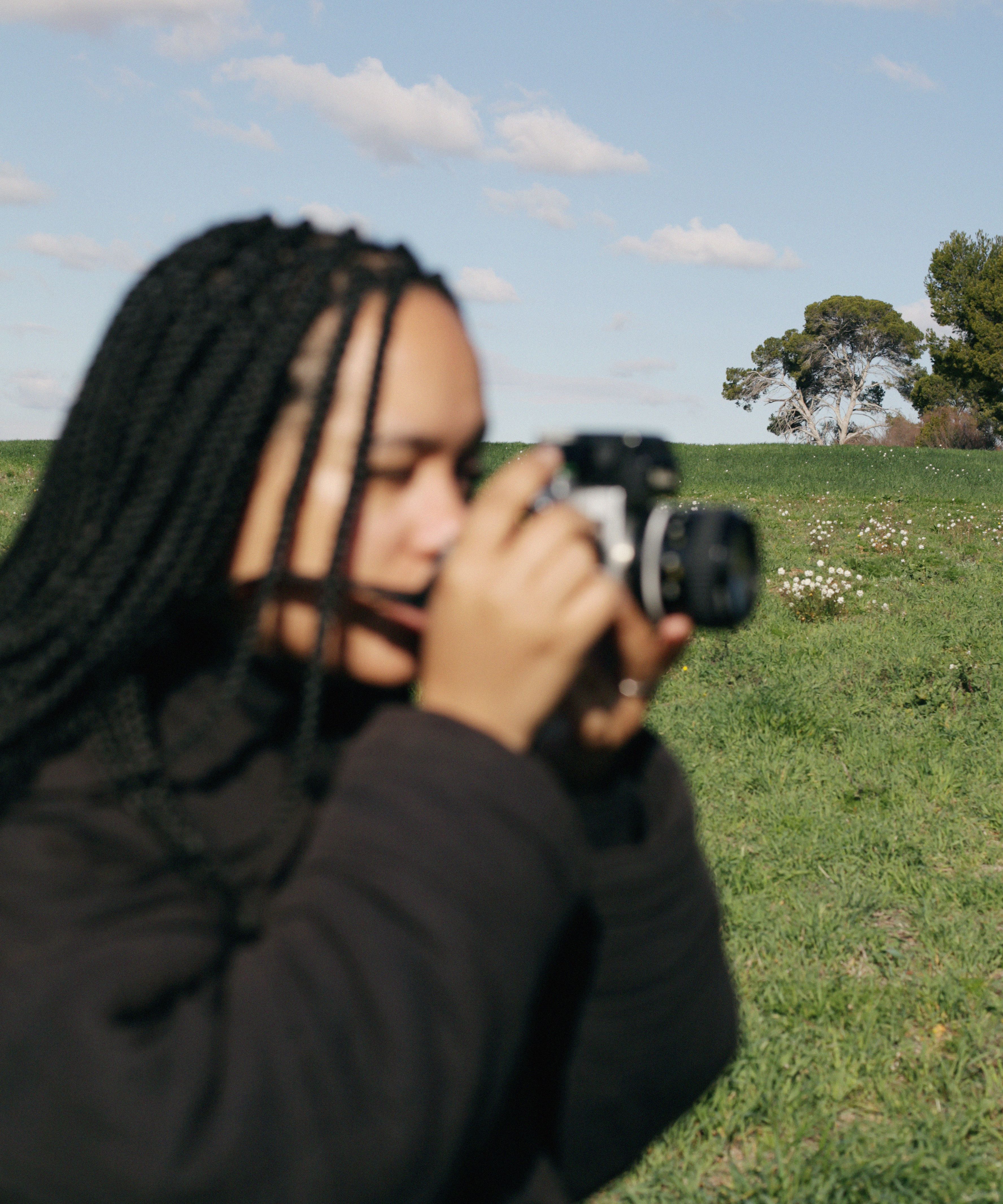 Behind the Lens: How Denisse Ariana Pérez Prepares for a Shoot