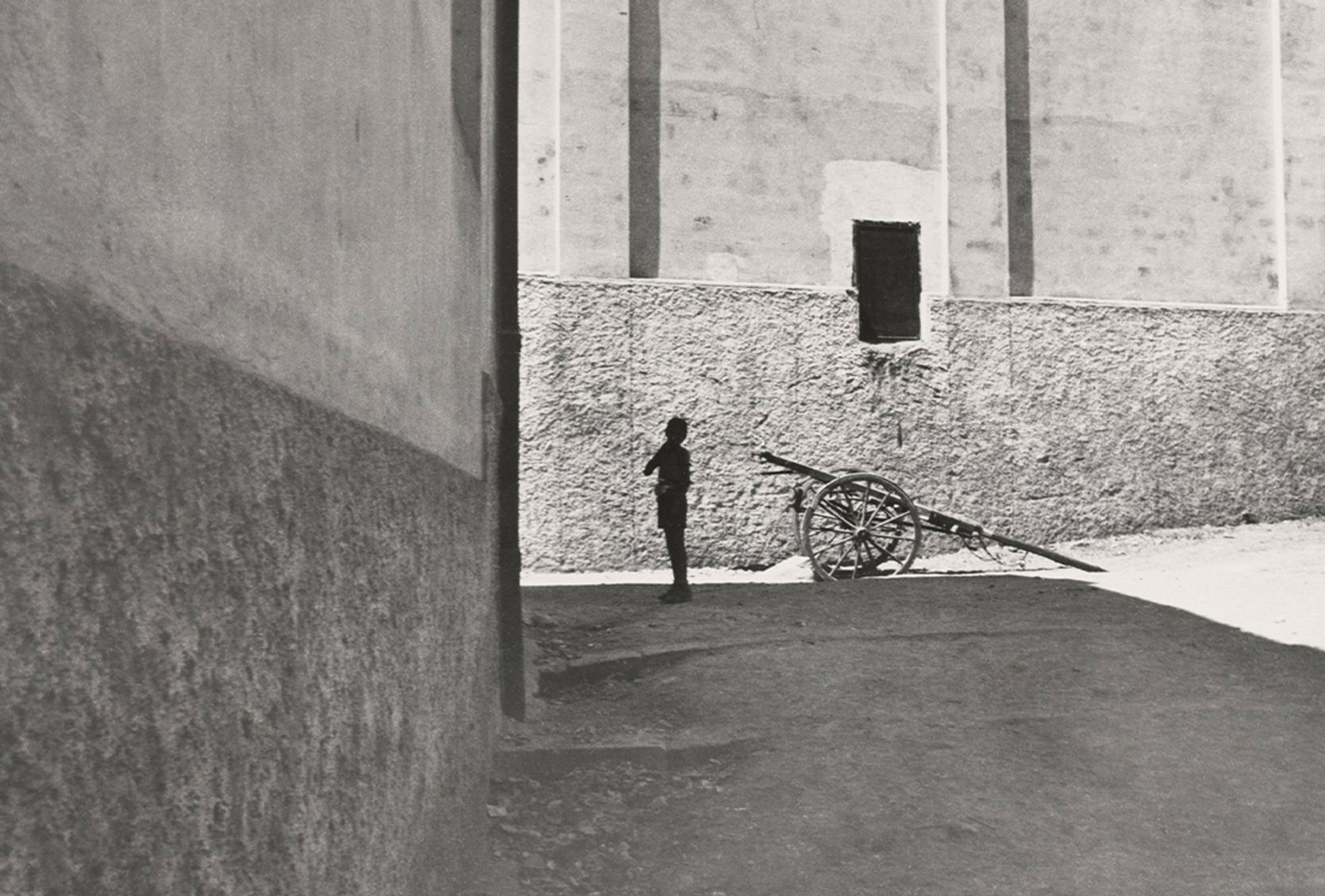 how-henri-cartier-bresson-captured-candid-moments-urth-magazine