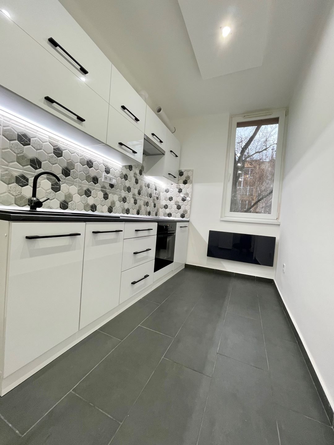 eladó lakás új konyhája