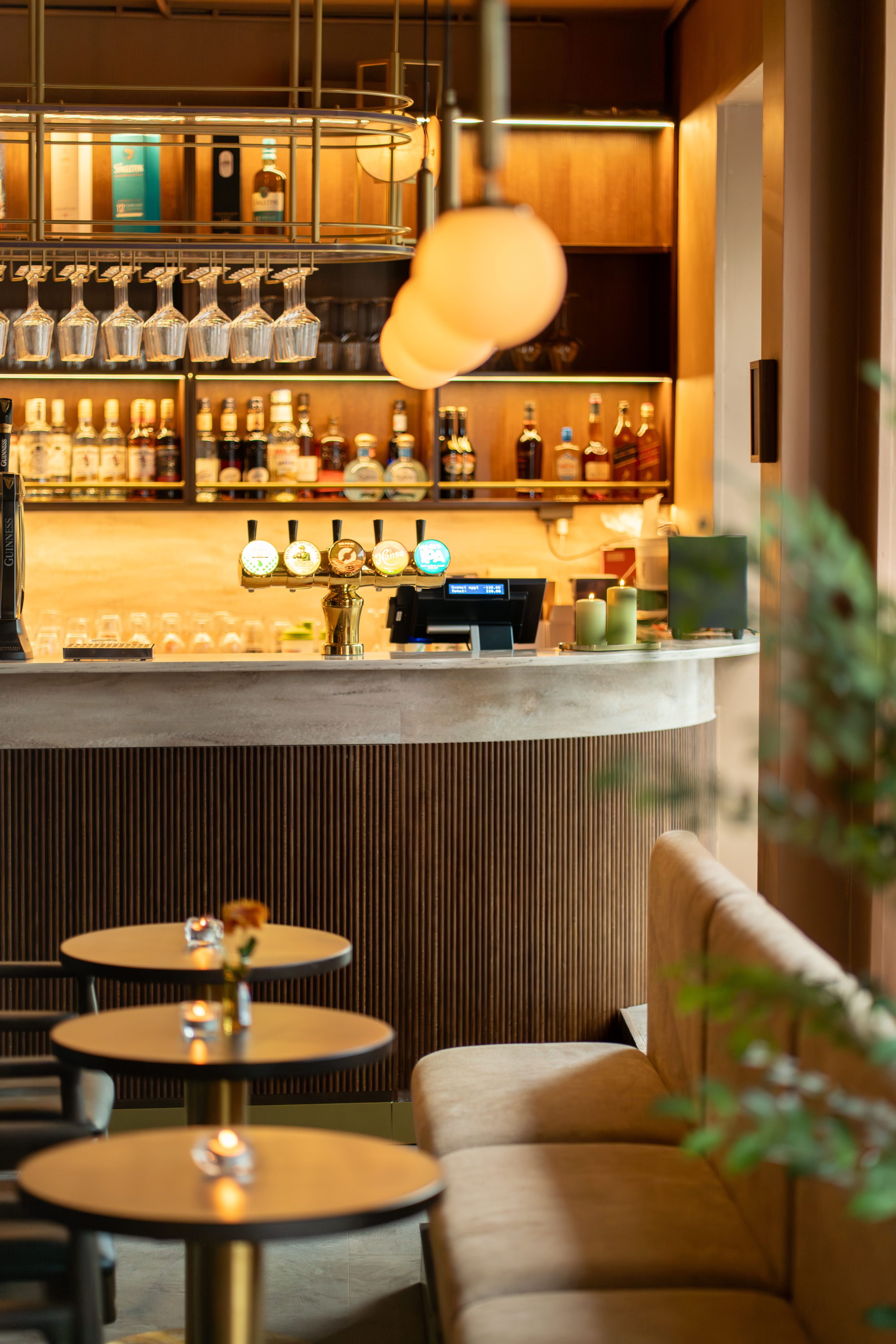Beer & Bubbles Bar