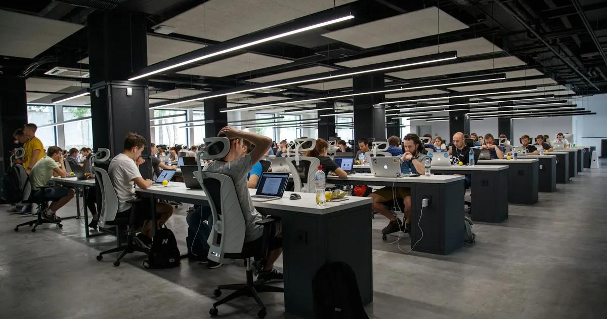 Çeşitliliği yansıtan ekip toplantısı