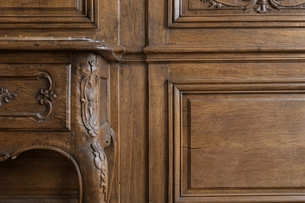 Restauration d'antiquités : les étapes clés pour redonner vie à vos meubles de famille.