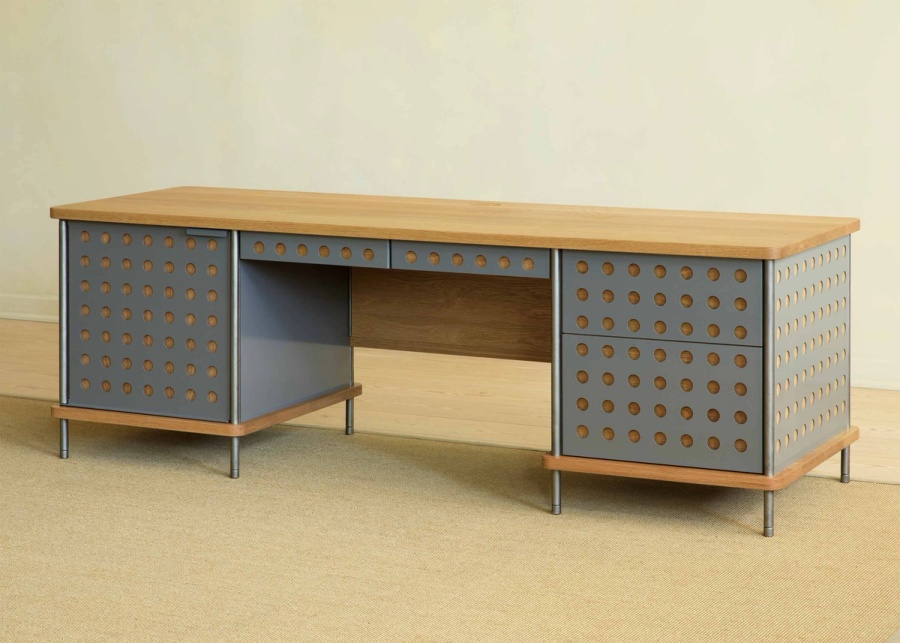 STRATA EXECUTIVE DESK