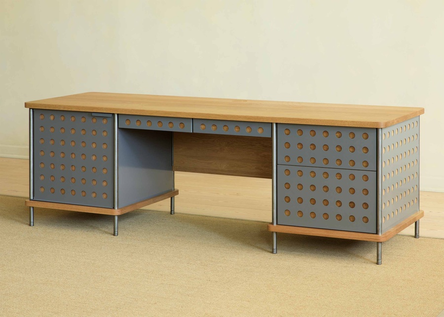 STRATA EXECUTIVE DESK