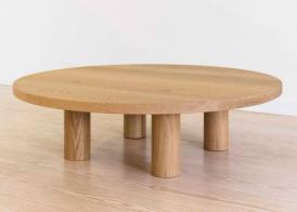 Column coffee table with central legs in wood