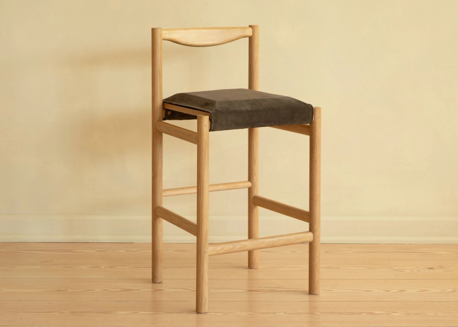 Range Stool with Low Back