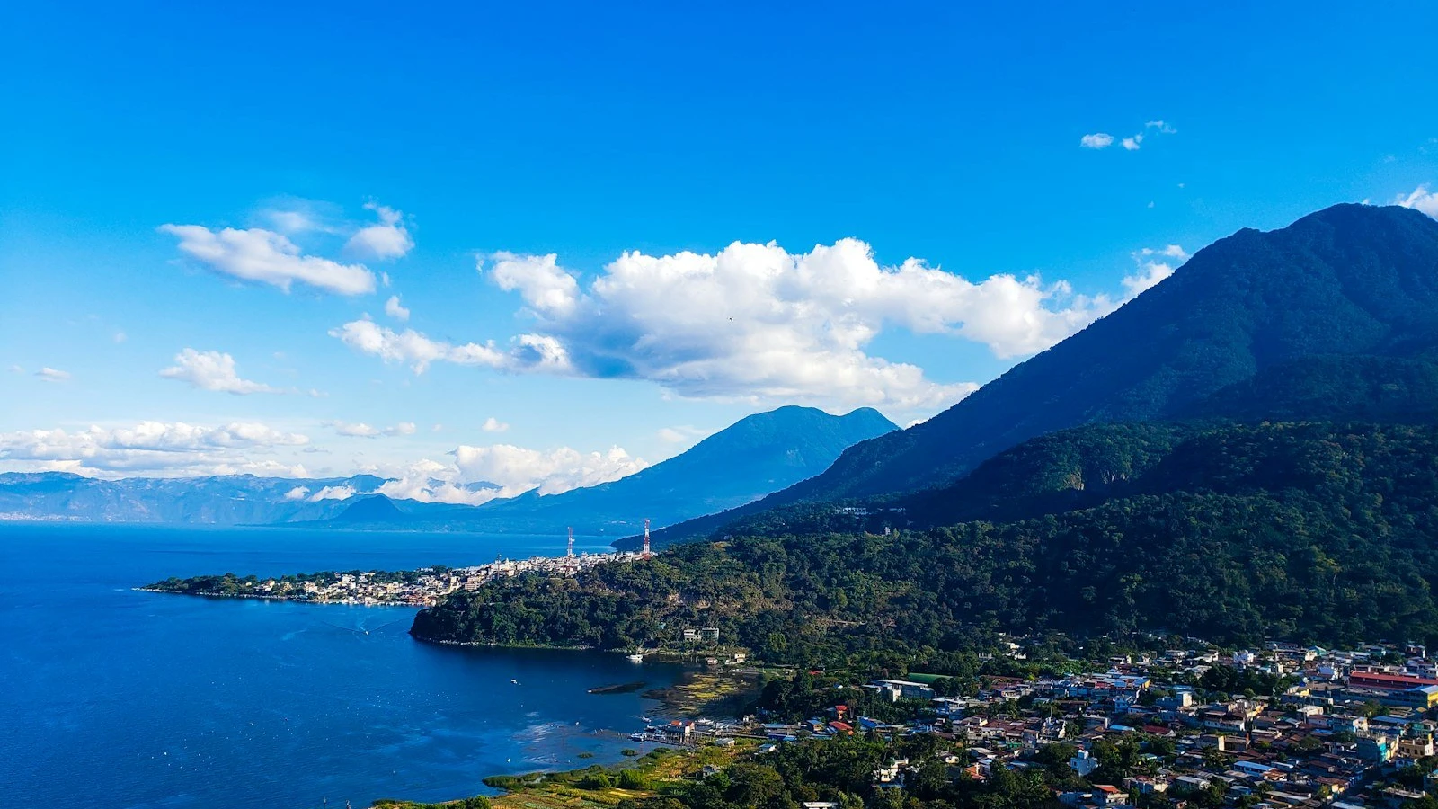 VISTA DESDE EL MIRADOR DE SAN JUAN LA LAGUNA, SOLOLA, GUATEMALA. #GUATEMALA #SANPEDROLALAGUNA #SANJUANLALAGUNA #SOLOLA #MIRADOR #PARADISE #SKY #BLUE #GREEN #LAGODEATITLAN #ATITLANLAKE #LAKE