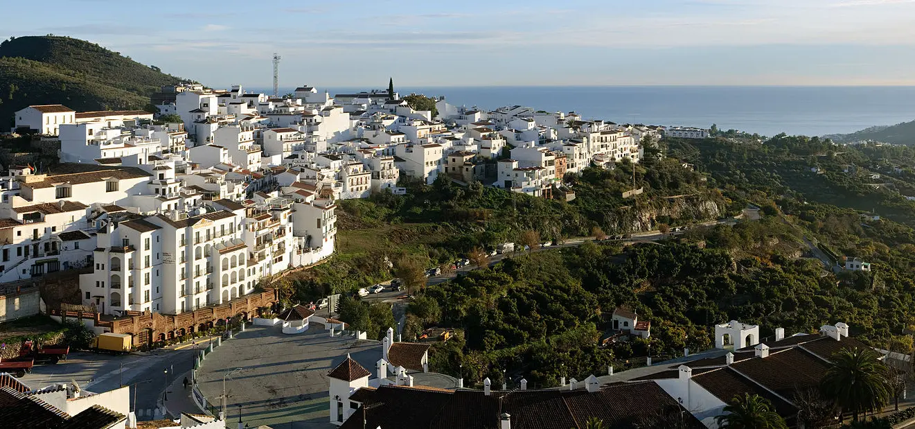 Axarquía: Comares, Frigiliana y la ruta mudéjar de Málaga