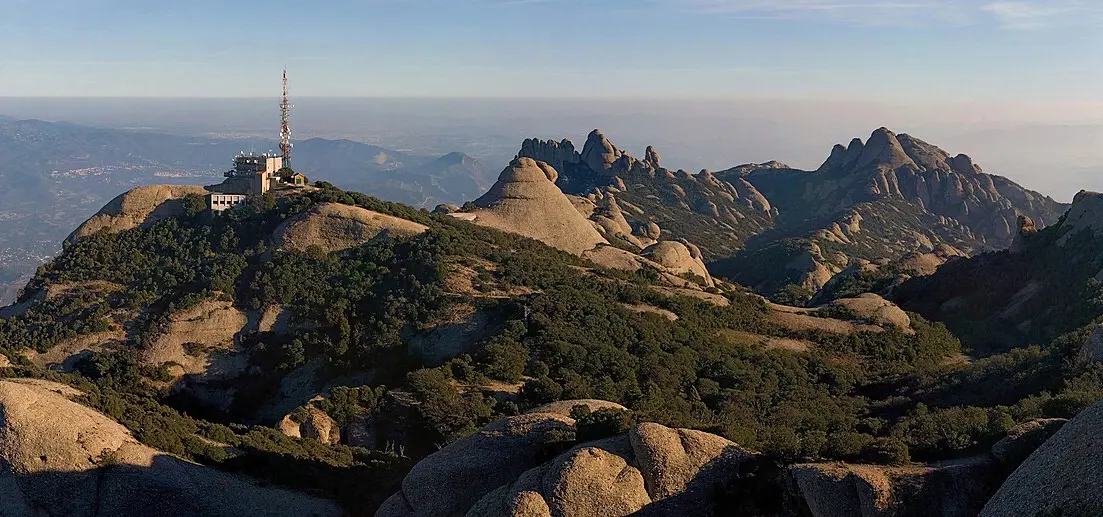 Montserrat: monasterio y carreteras
