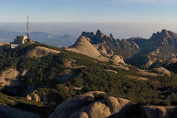 Montserrat: monasterio y carreteras