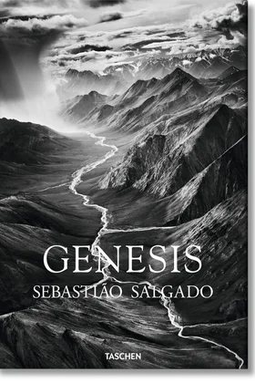 Portada de Génesis de Sebastião Salgado con vasto paisaje natural en blanco y negro