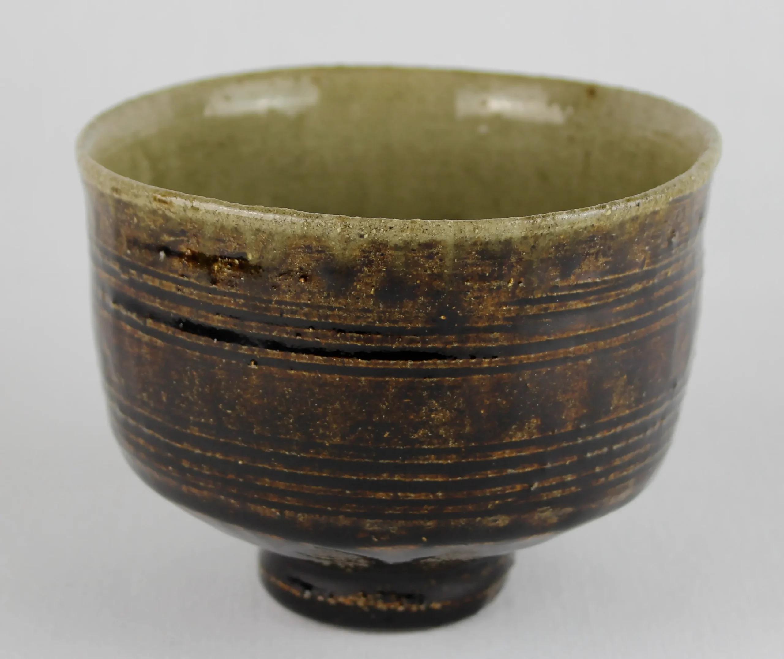Thrown, Combed tea bowl by Shoji Hamada (YORYM-2004.1.1957) (cropped).JPG