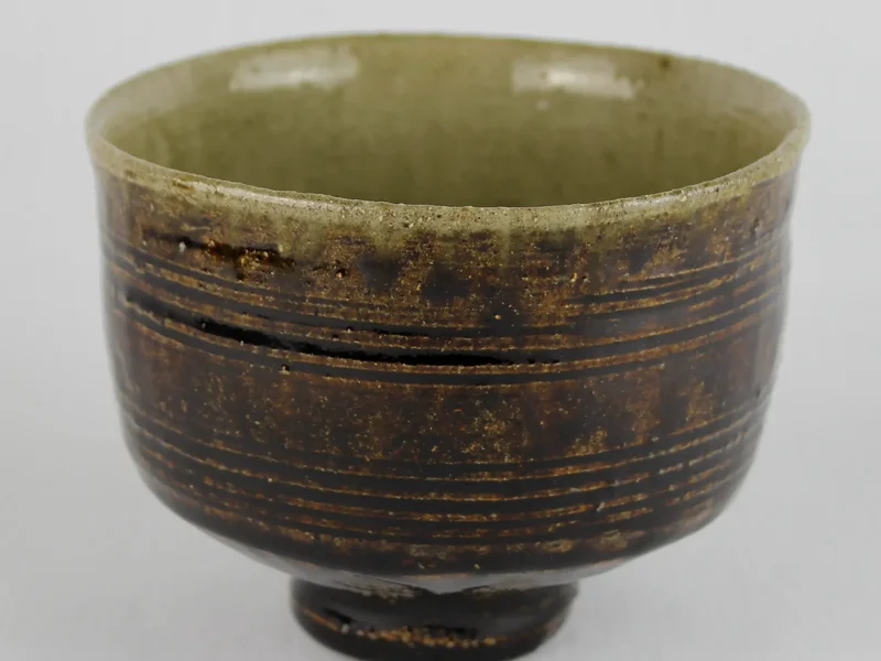 Thrown, Combed tea bowl by Shoji Hamada (YORYM-2004.1.1957) (cropped).JPG