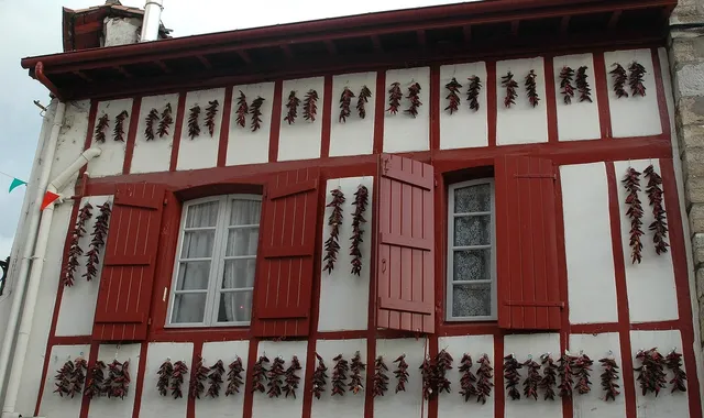 pays-basque-francais-espelette-sare