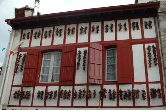 pays-basque-francais-espelette-sare